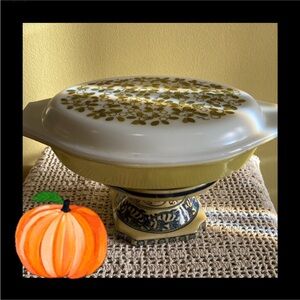 Vintage PYREX CasseroleVerde w/Olives ca1950’s.